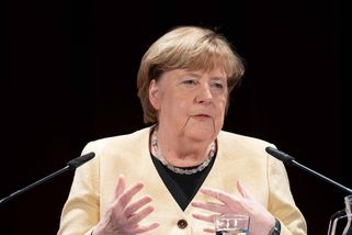 Angela Merkelová dostala Evropský řád za zásluhy. Za co? V klíčových věcech se mýlila